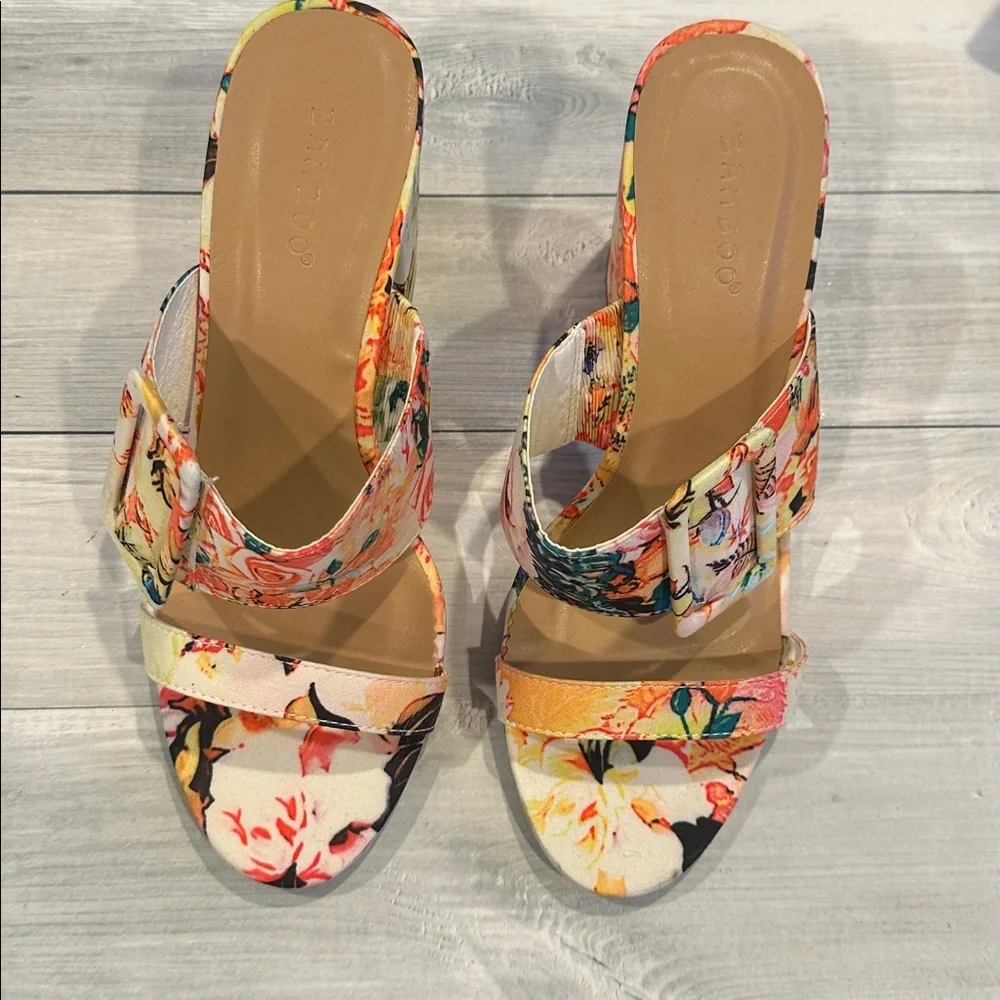 BAMBOO Sz 8.5 Floral Block Heels Vibrant Floral Design • NEW! - Picture 2 of 7